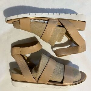 Women's NURTURE brand Tan Leather Gold Trim Sandals Size 11 New w/o Box
